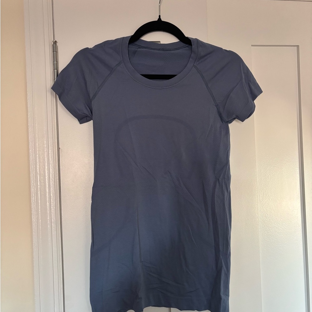 lululemon athletica Women's Swiftly Tech Short Sleeve Shirt, Waist Length